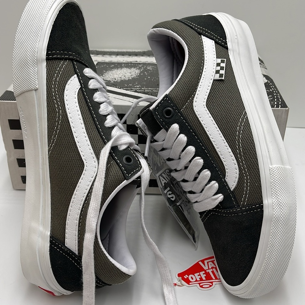 Vans WMNS Skate Old Skool 
Twill Grape Leaf
VN0A5FCB50K
SNEAKERS - Picture 11 of 16